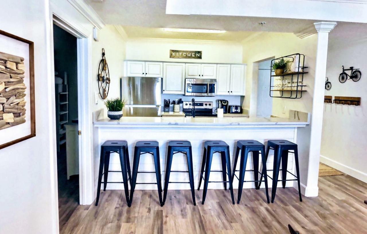 Barefoot Bliss - Beachfront Condo - Sleeps 12 パナマシティービーチ エクステリア 写真