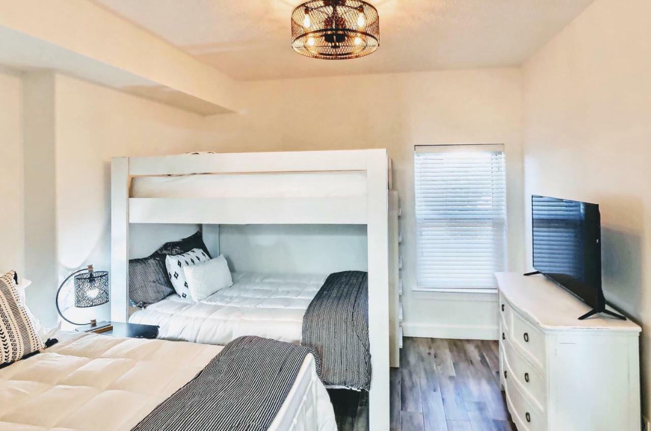 Barefoot Bliss - Beachfront Condo - Sleeps 12 パナマシティービーチ エクステリア 写真