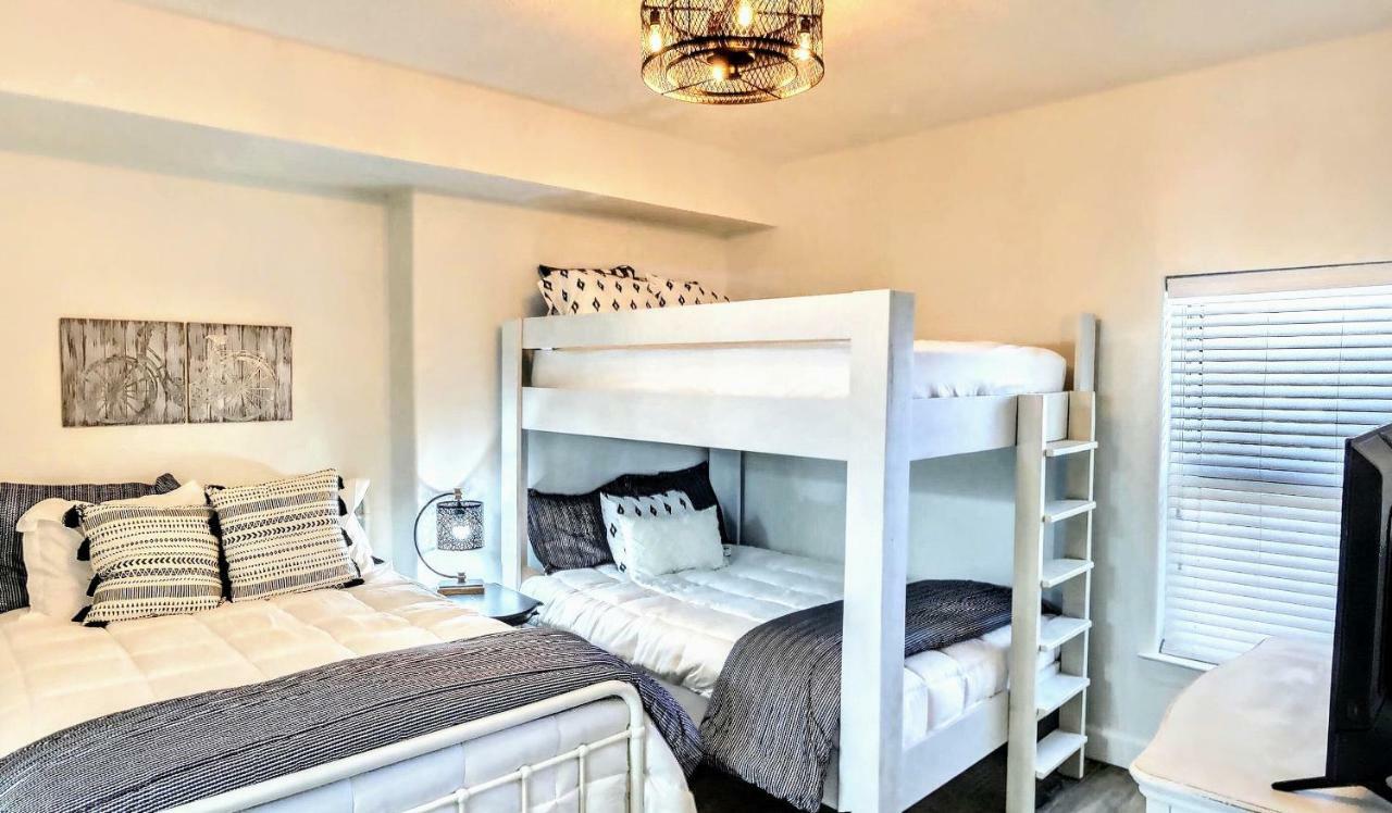 Barefoot Bliss - Beachfront Condo - Sleeps 12 パナマシティービーチ エクステリア 写真